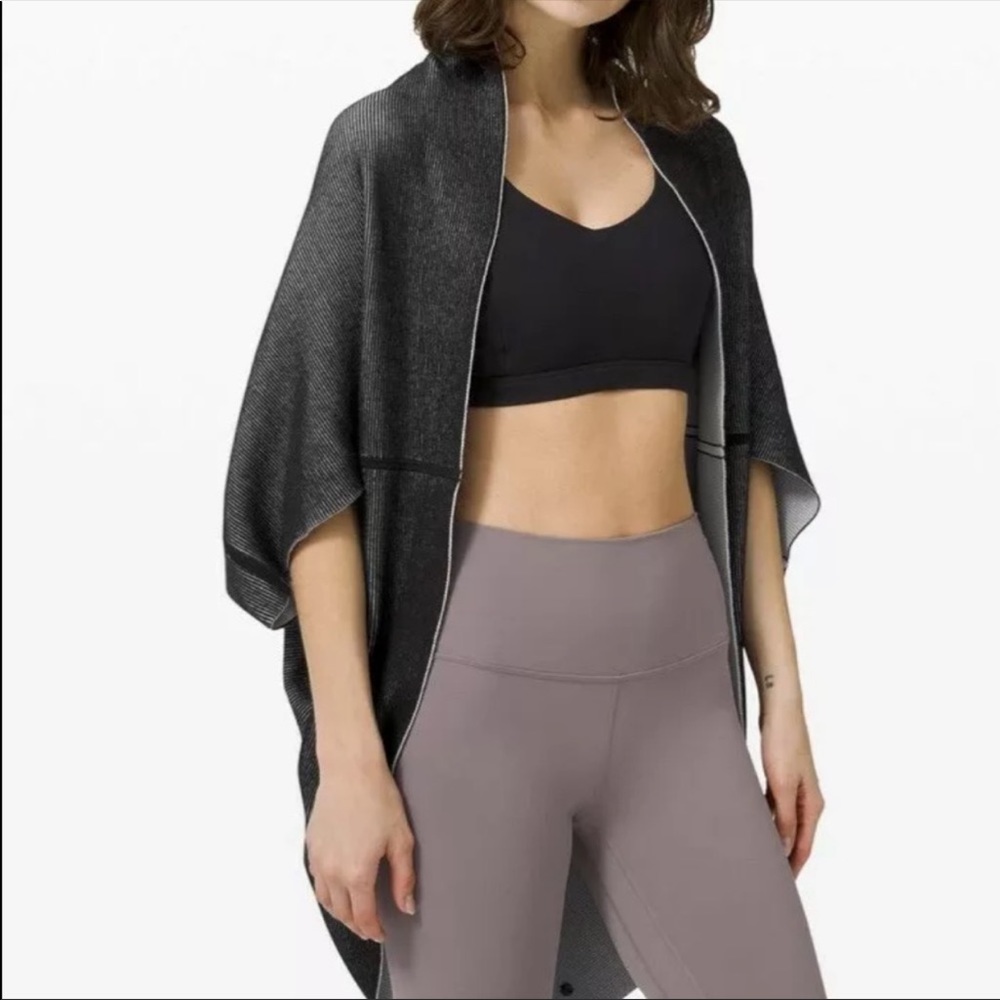 Lululemon exhalation wrap. Reversible